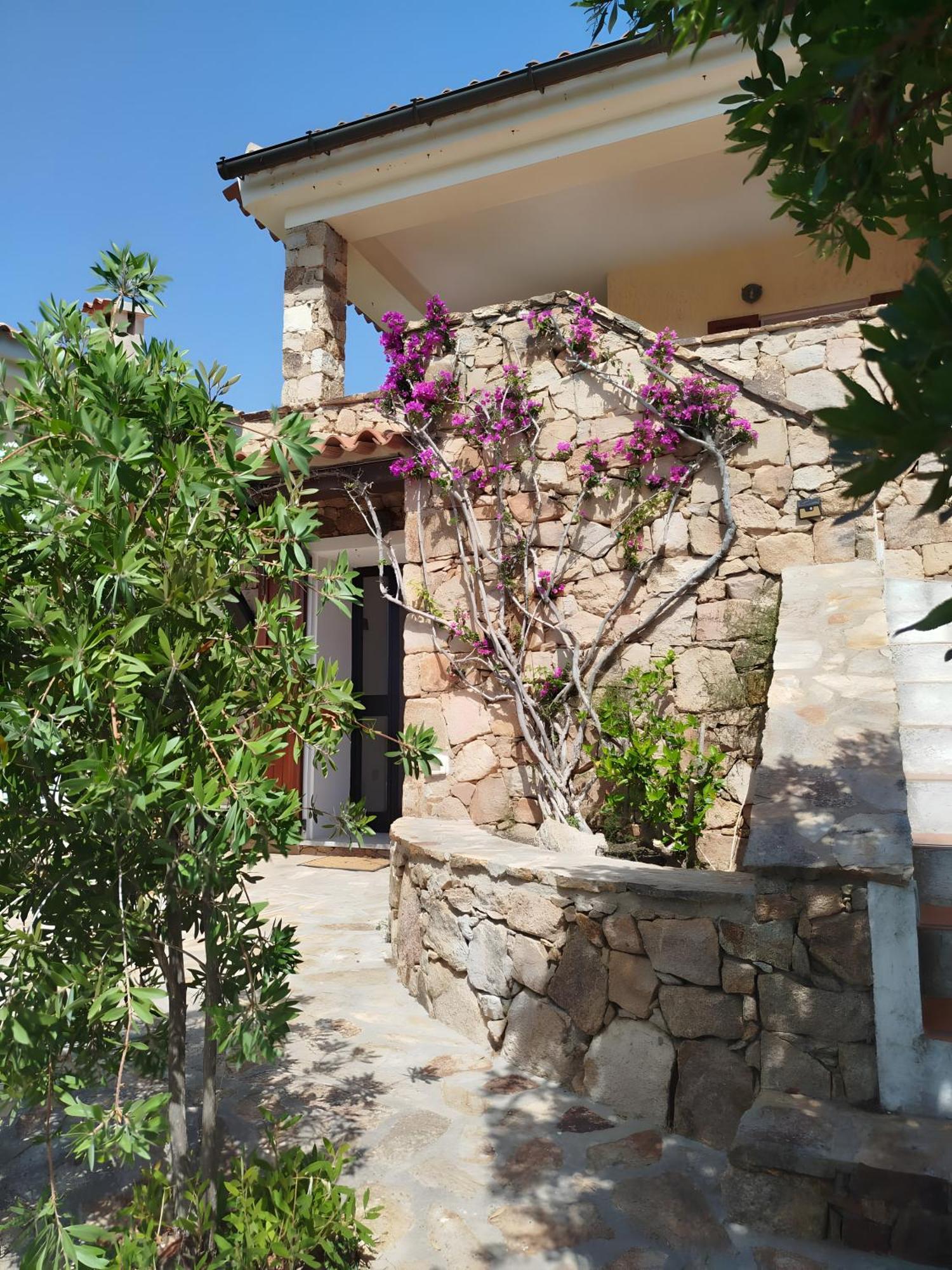 Villa Vista Mare Cala Ginepro Punta Molara Exterior photo